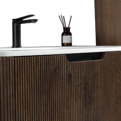 Badeværelsesmøbel i træ